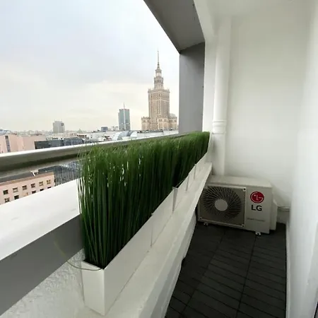 Leo * Warsaw